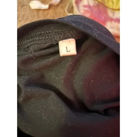 Women’s large (runs small) - Picture 3 of 3